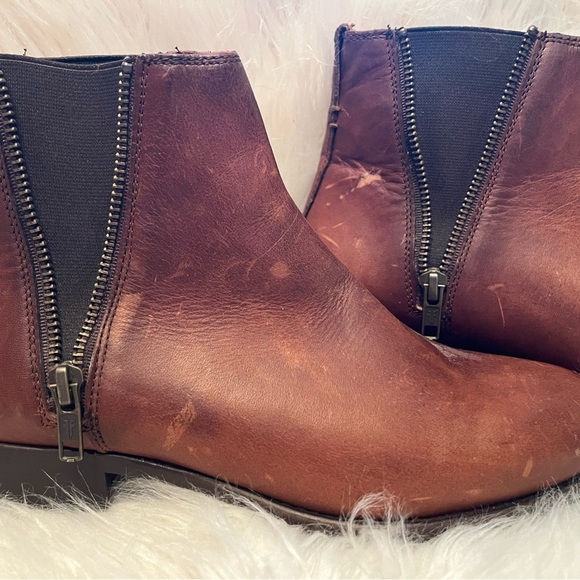 Frye Carly Chelsea Boot in Cognac Size 8 B - Picture 6 of 7